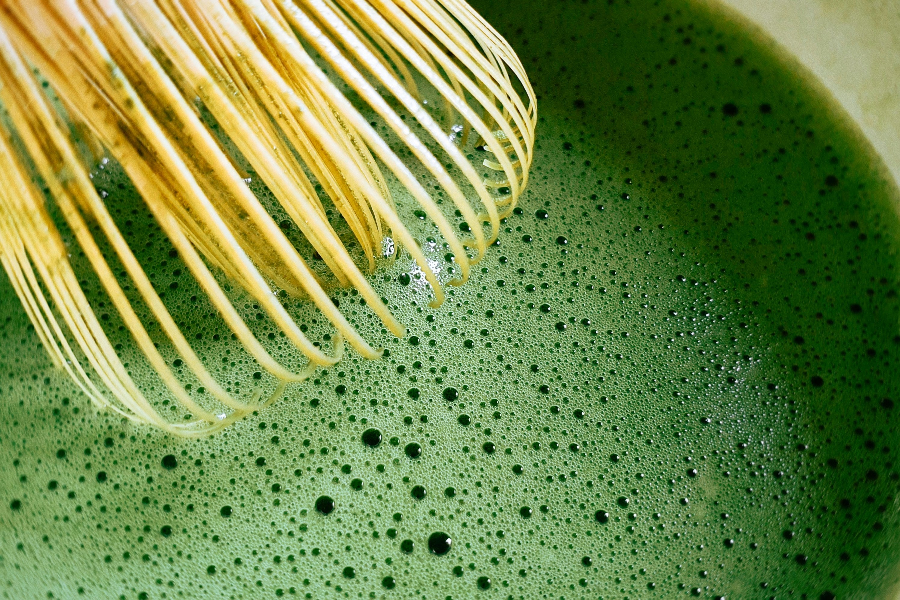 Brewing ceremonial matcha – organic matcha powder from Toronto Roynest